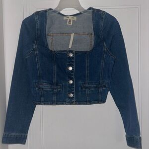 NWT square neck button down denim crop top. Denim vest